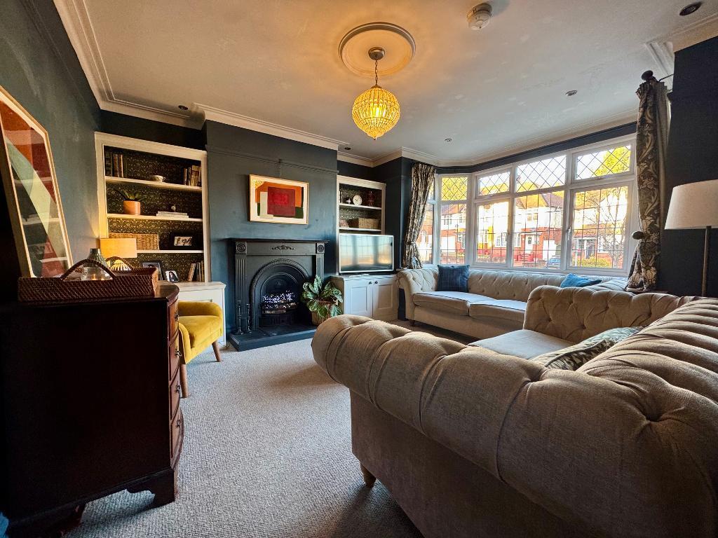 Cutenhoe Road, South Luton, Luton, Bedfordshire, LU1 3NF photo 2