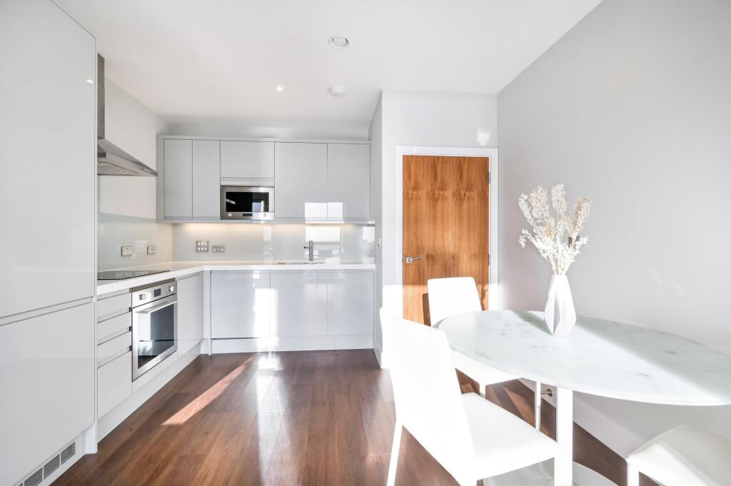 Main image of property: Avalon Point, 1 Silvocea Way, London, E14