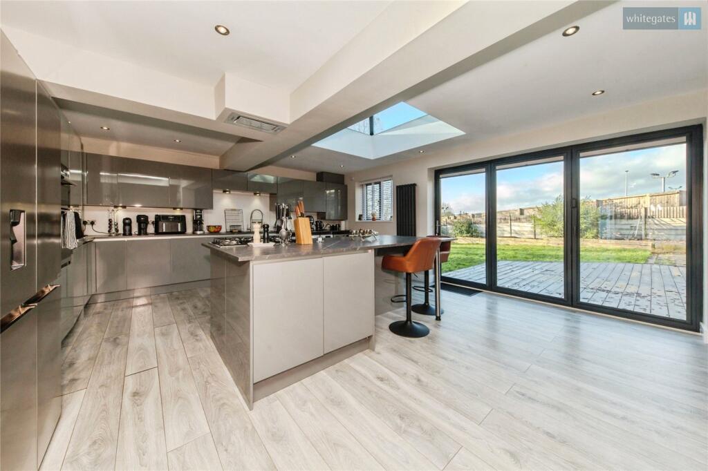 3 bed detached - Nevis Drive, Crewe, Cheshire, CW2 image 6