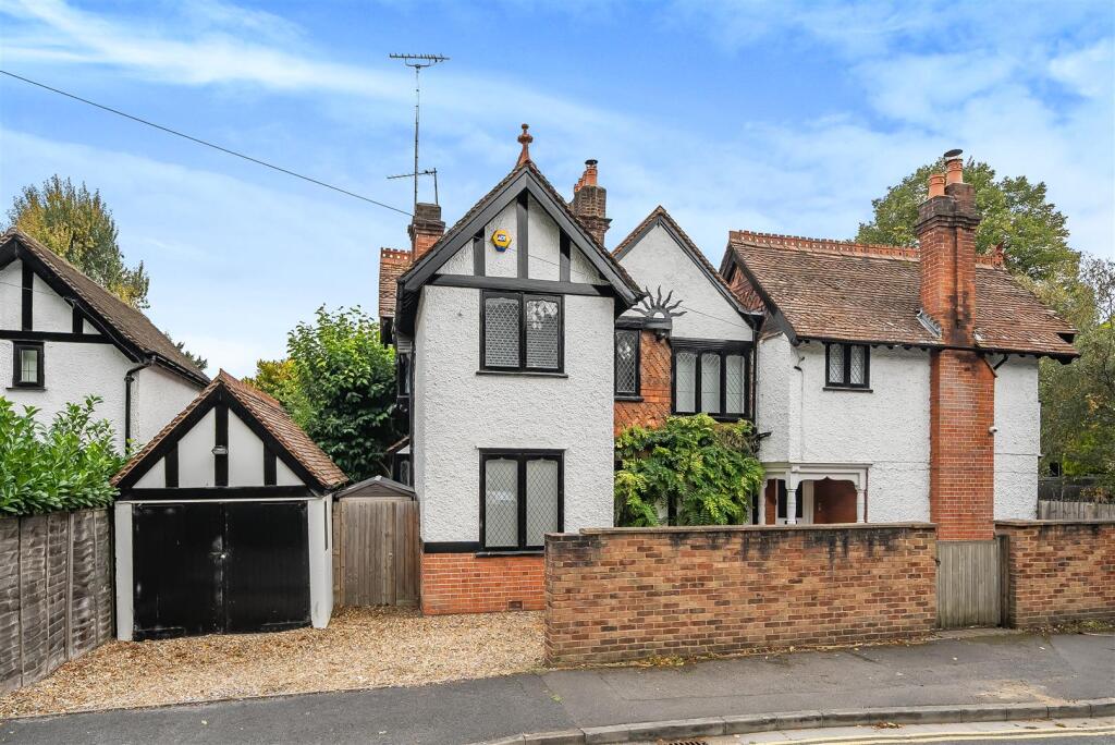 Main image of property: Chauntry Road, Oldfield, Maidenhead, SL6