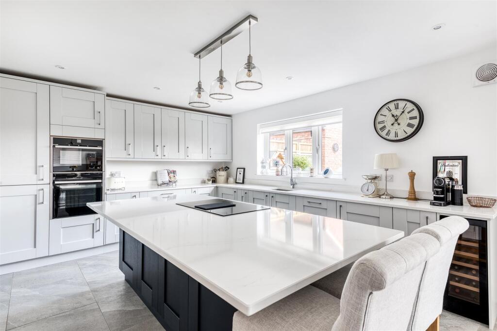 House in East Staffordshire, Draycott in the Clay - View 4