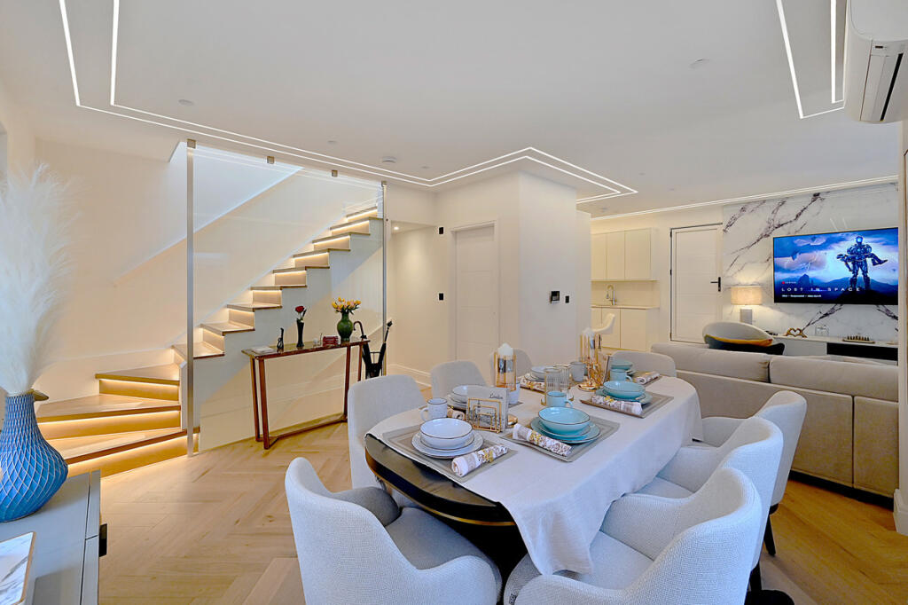 House in London - View 2