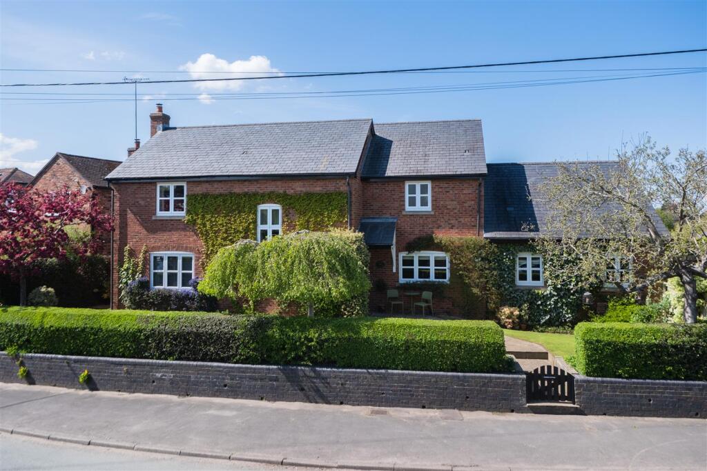 4-bed detached on Swan Court, Bunbury, £895,000