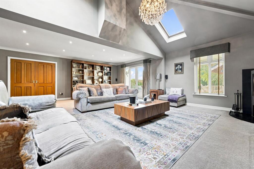 House in Macclesfield, Manor Park, Upton Priory - View 4