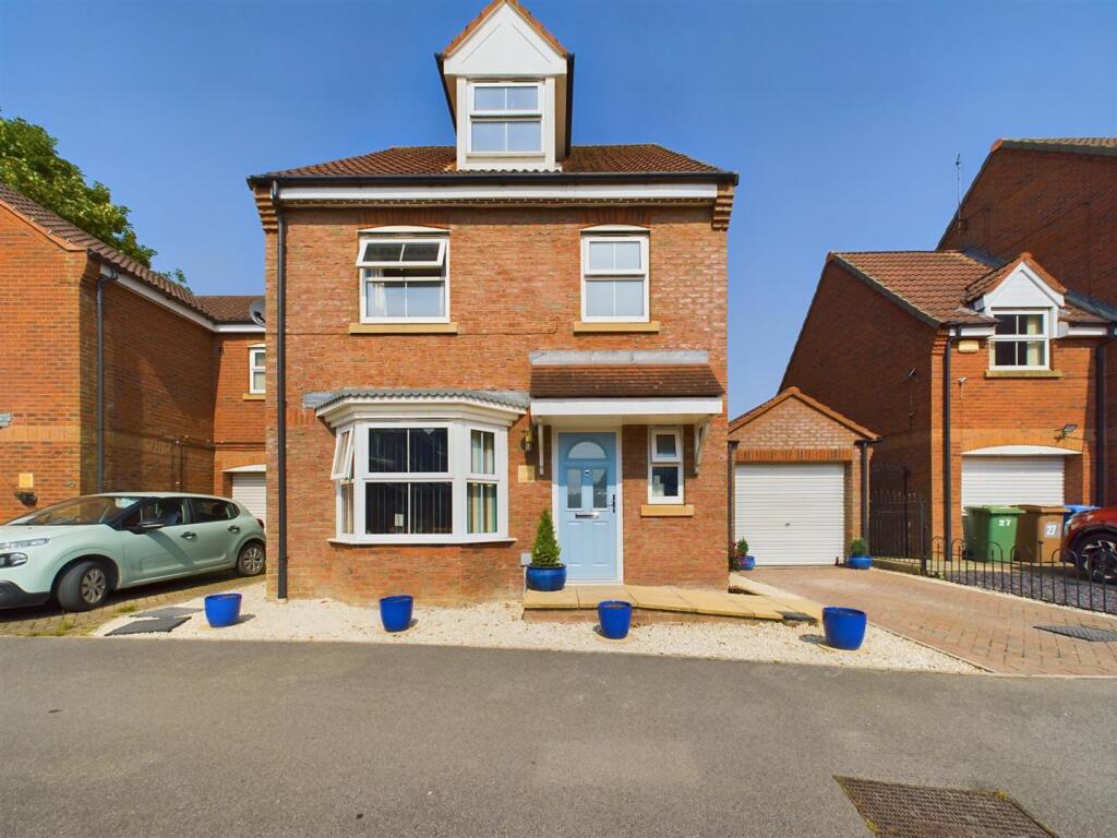 4-bed detached on Willowdale Close, Bridlington, £258,000