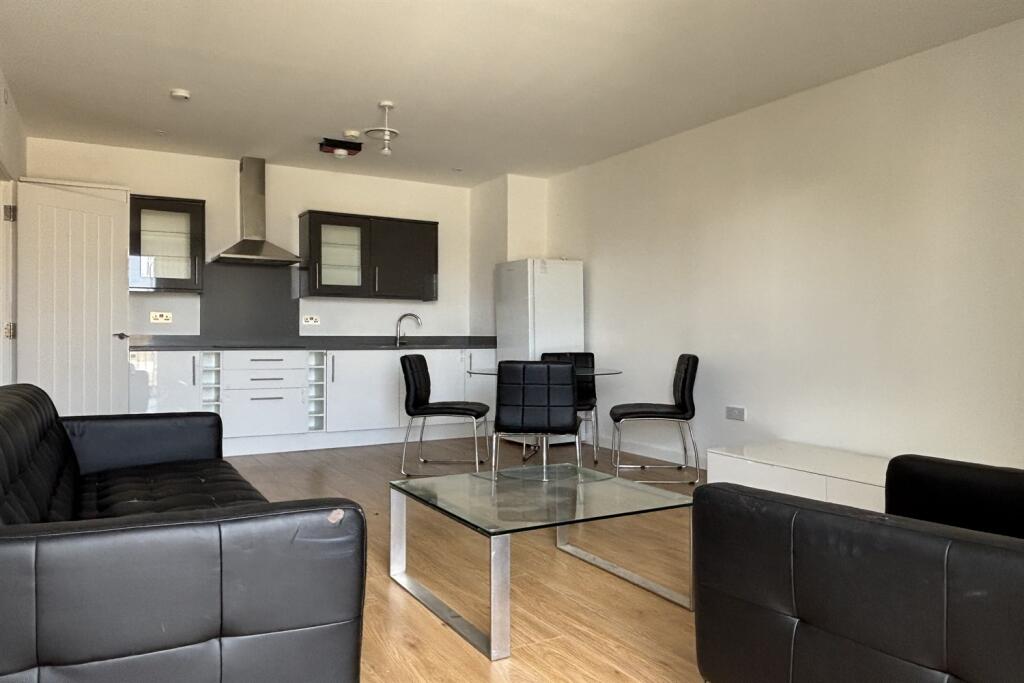 Apartment in Slough - View 4