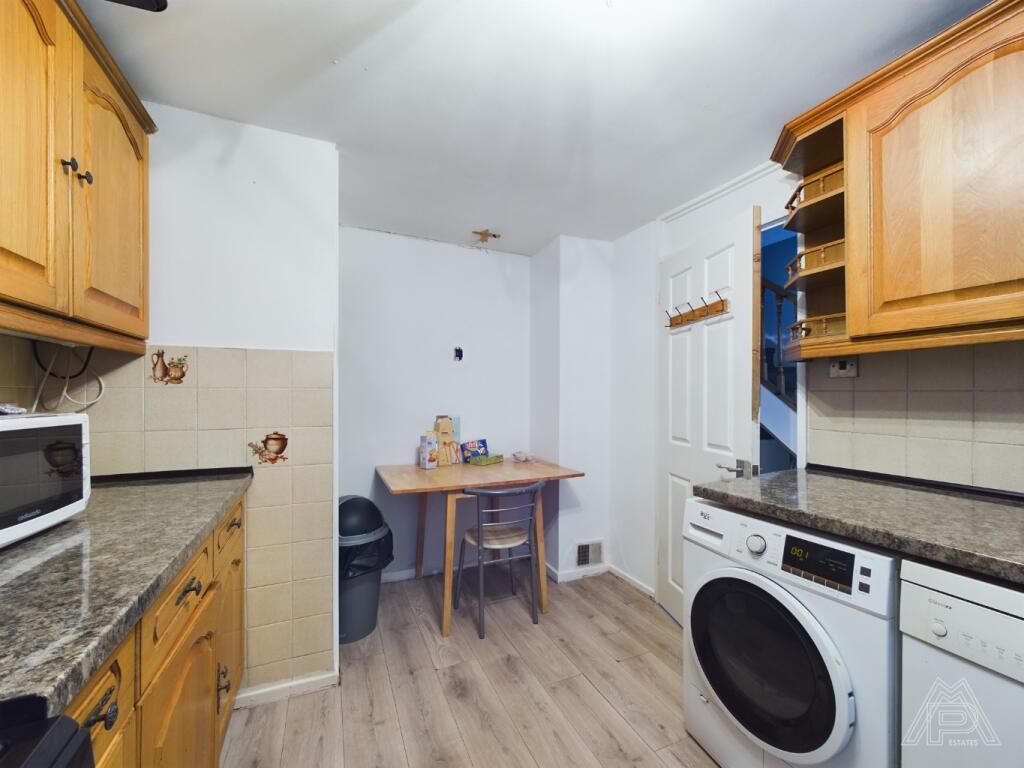 Peartree Close, South Ockendon, Essex, RM15 photo 3