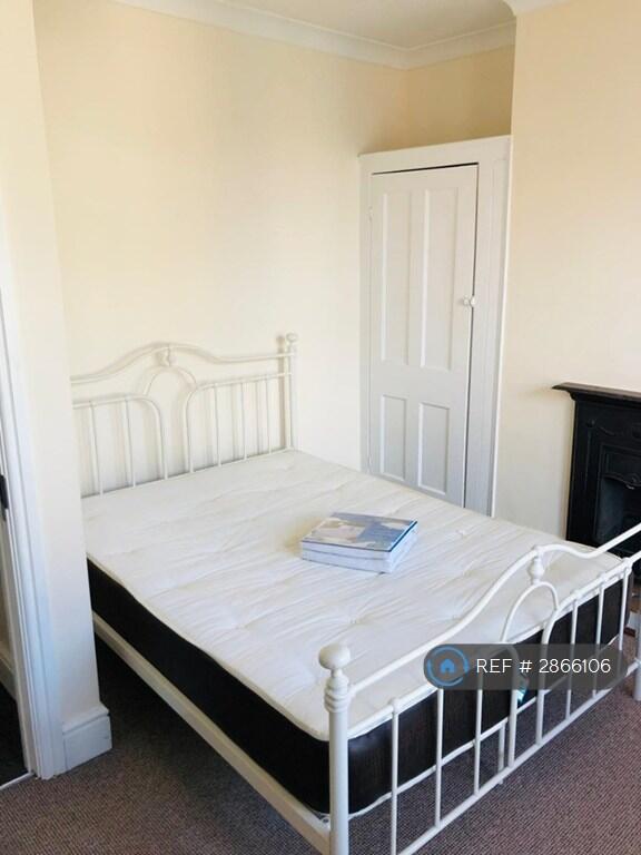 6 bedroom terraced house for rent