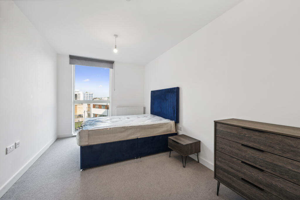 Apartment in Southall - View 5