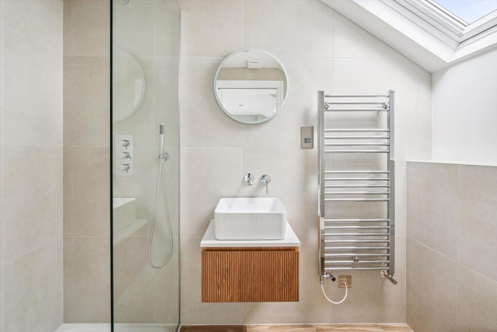 Apartment in Twickenham - More