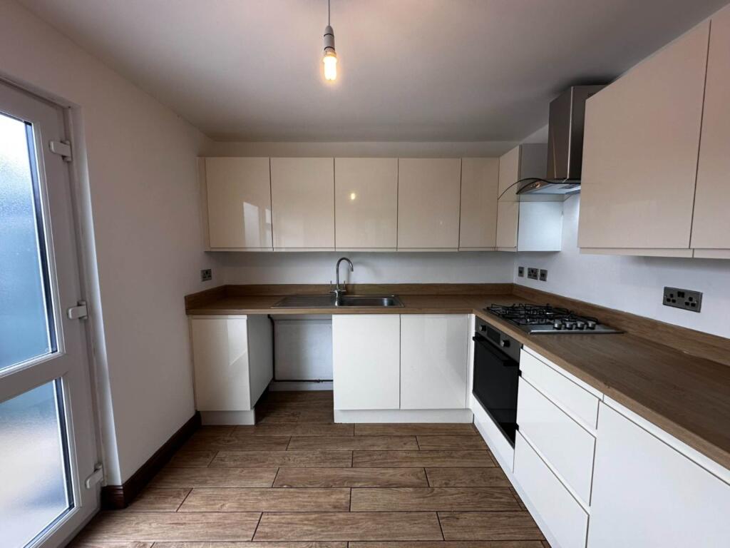 House in Grimsby, Willows Estate - View 5