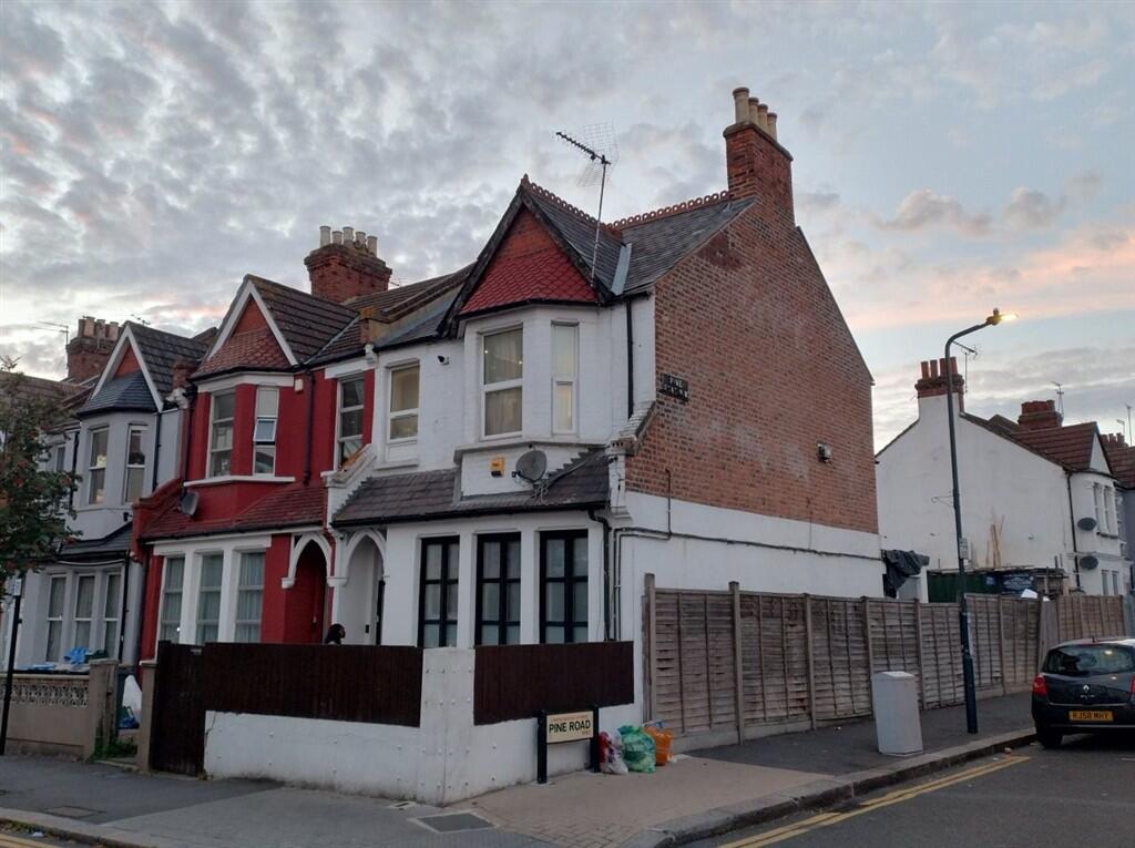 2-bed flat on Ashford Road, London, £230,000