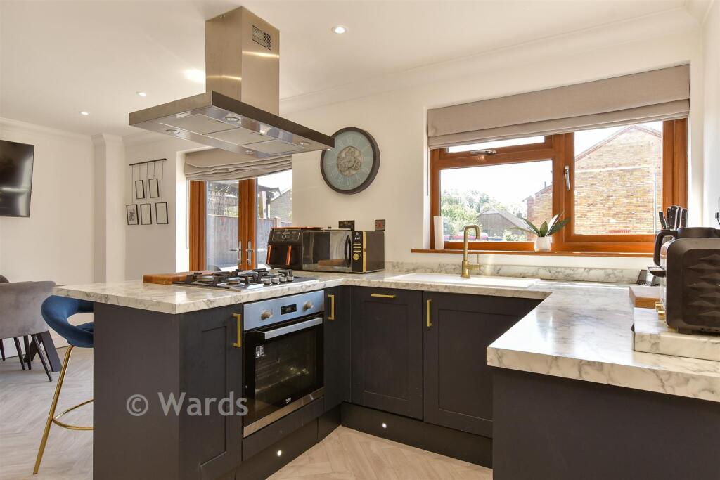 House in Eastchurch, Shurland - View 3