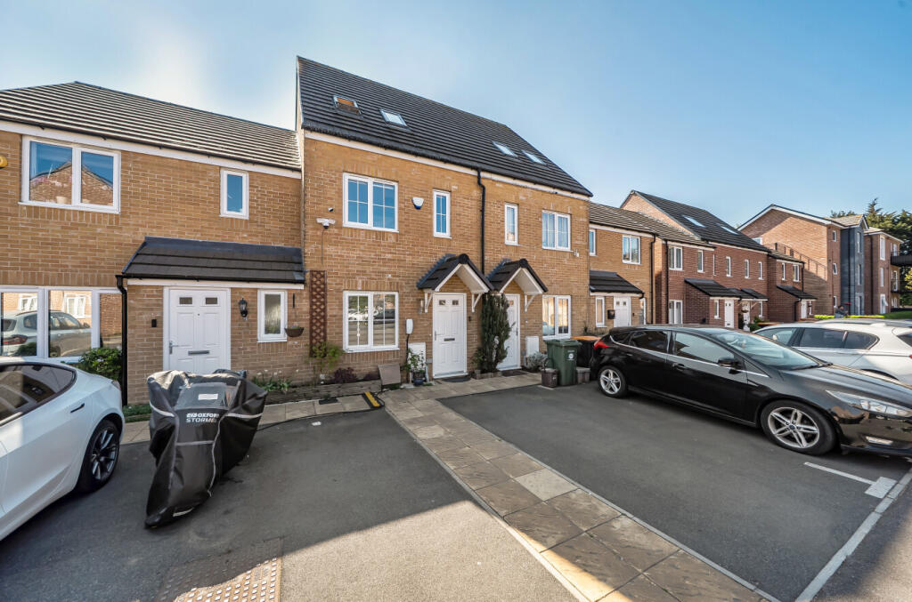 Main image of property: Fauna Field, Dunstable, Bedfordshire