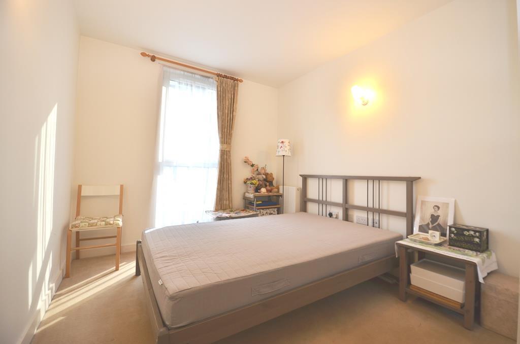Apartment in Southall - View 4