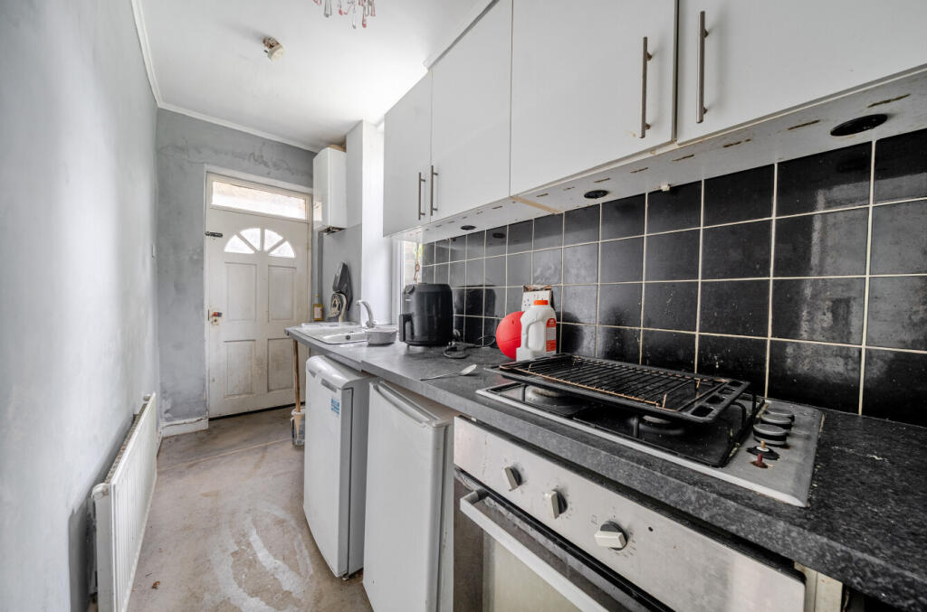 House in Bradford, Thackley, Idle - View 4