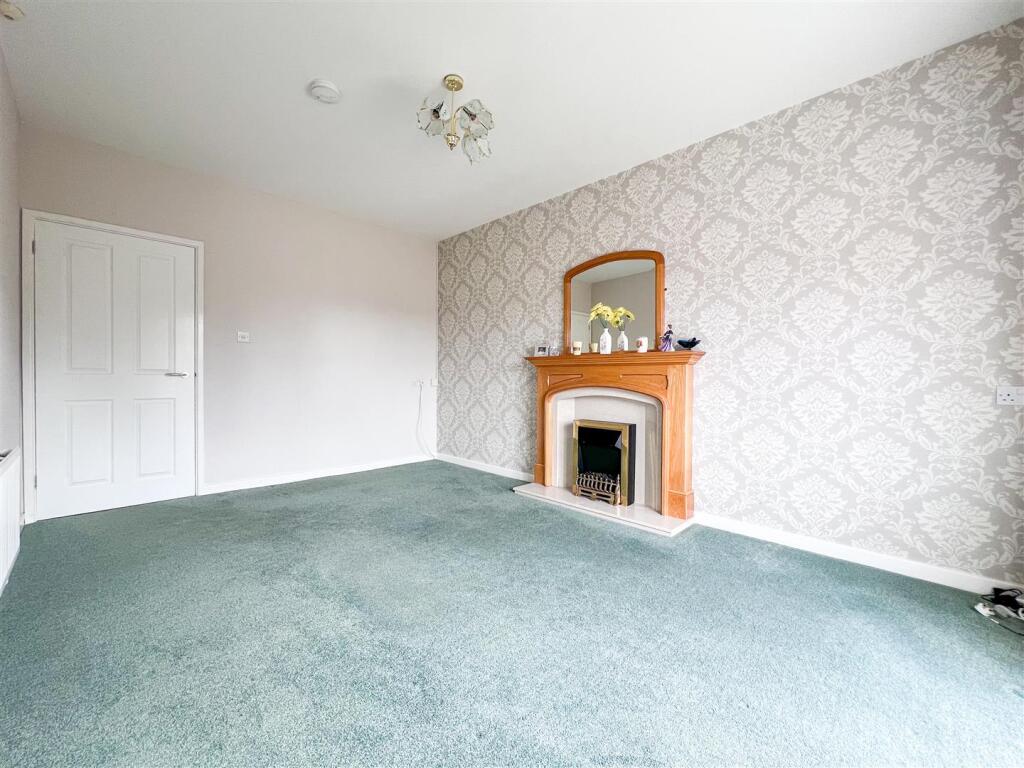 House in Stoke-on-Trent - View 4