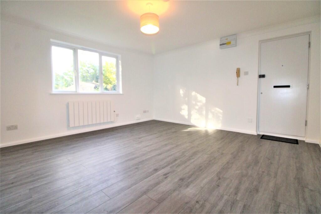 Apartment in Hatfield, Marshmoor, North Mymms - View 5