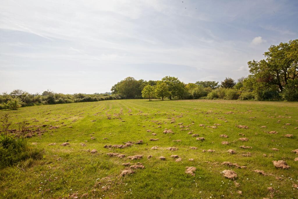 Church Road, Ramsden Bellhouse, Billericay photo 2