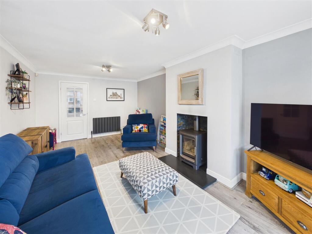 House in North East Derbyshire, Dronfield - View 4
