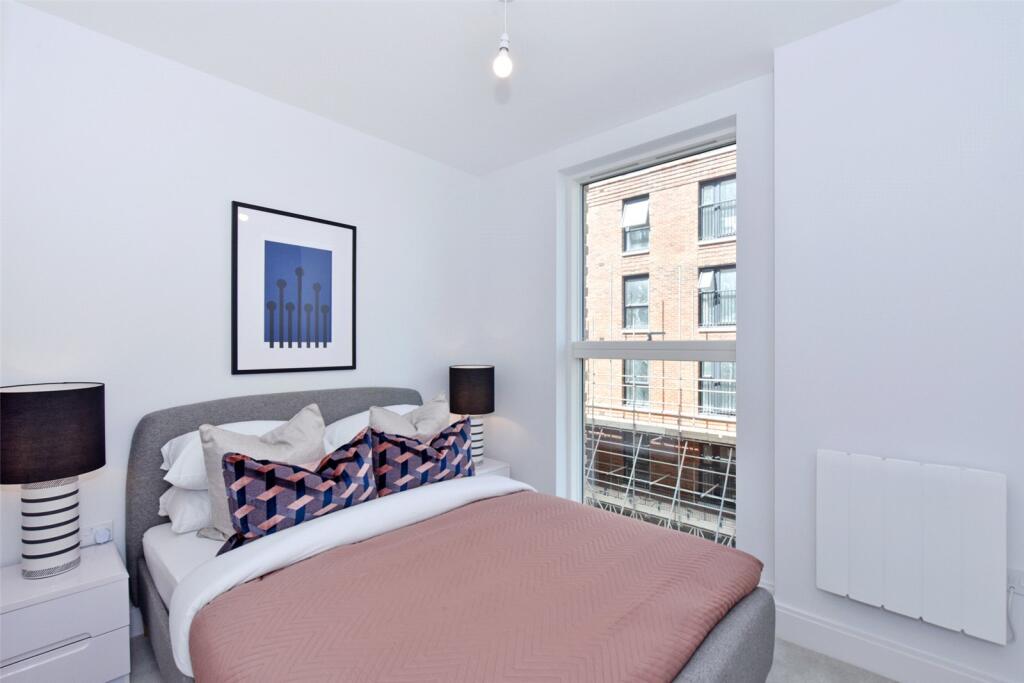 Apartment in Slough - View 4