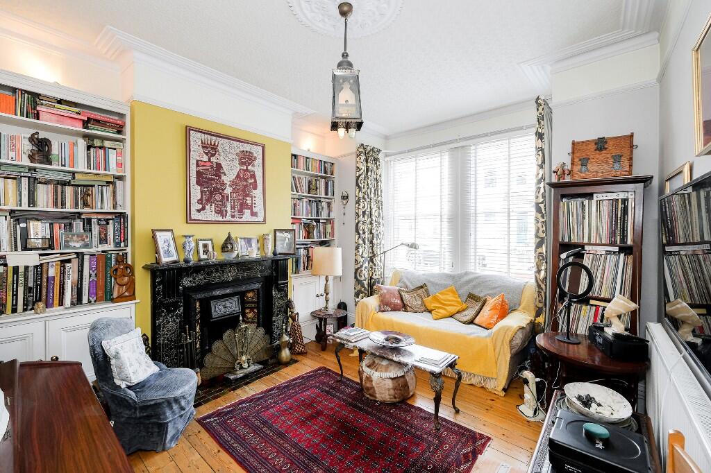 Wynndale Road, South Woodford, E18 - More