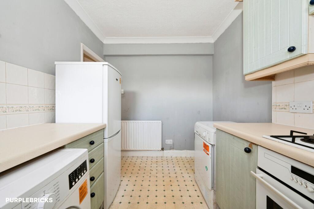 Apartment in Sunbury-on-Thames, Surrey - More