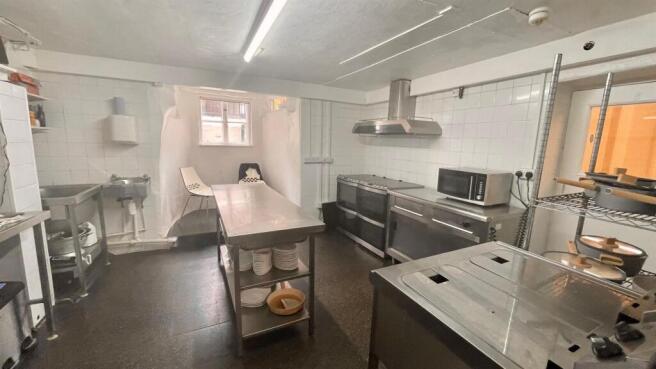 COMMERCIAL KITCHEN