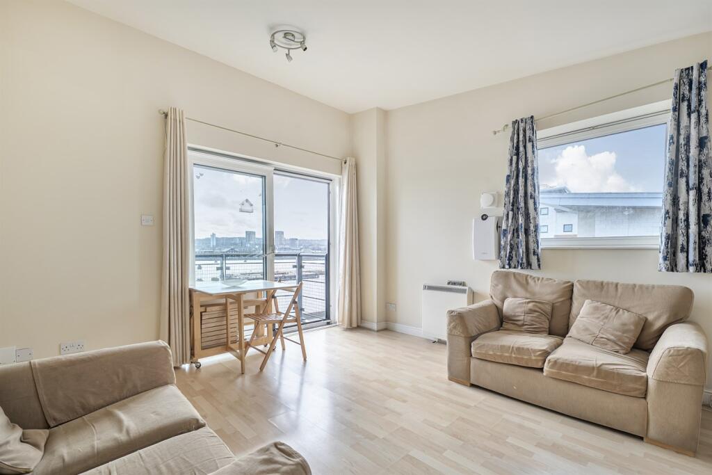 Fishguard Way, E16 photo 4