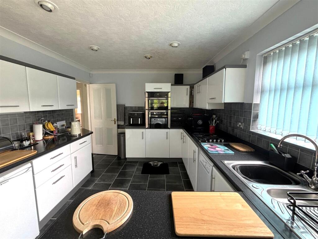 House in Weston-super-Mare, Preanes Green - View 3