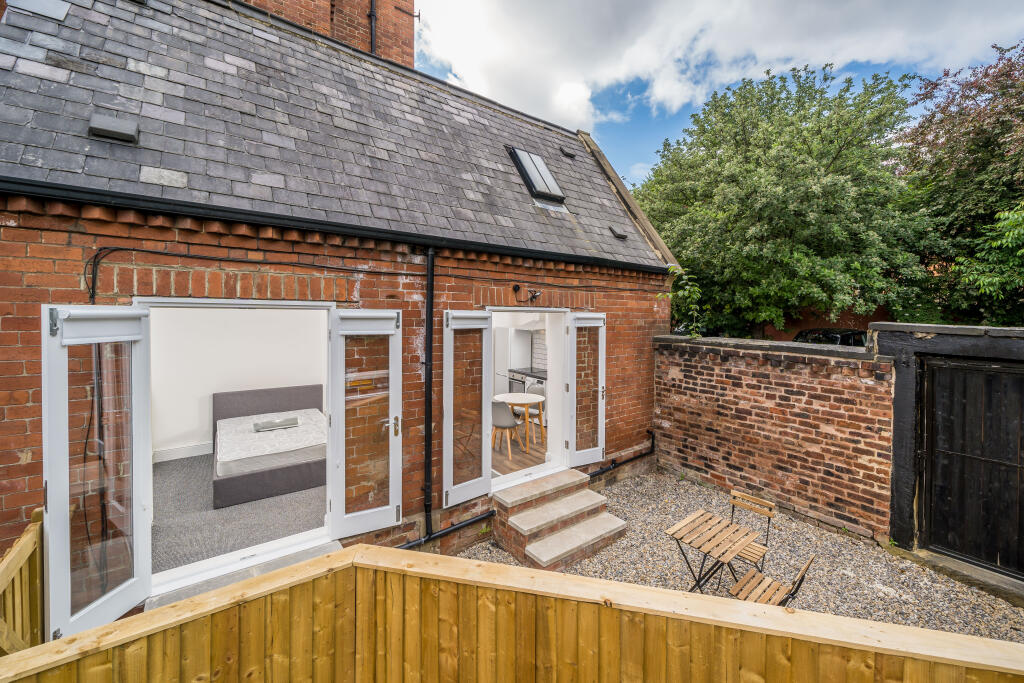 Main image of property: Flat 1A, 16 Clarendon Road, LS2 9NN