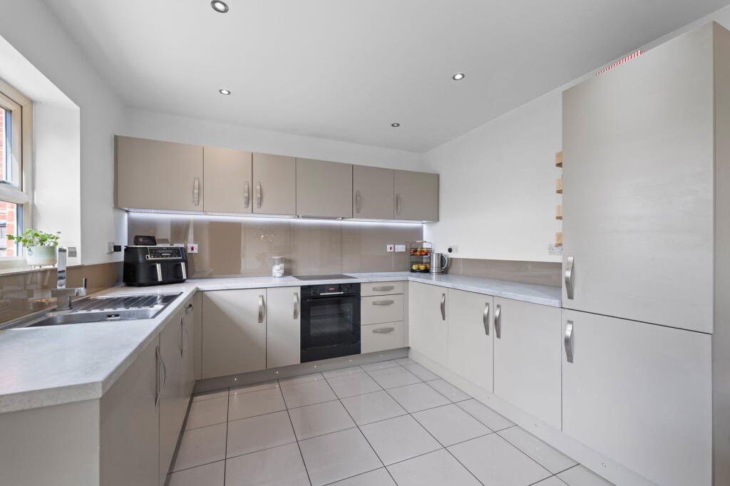 House in Rotherham, Wickersley - More