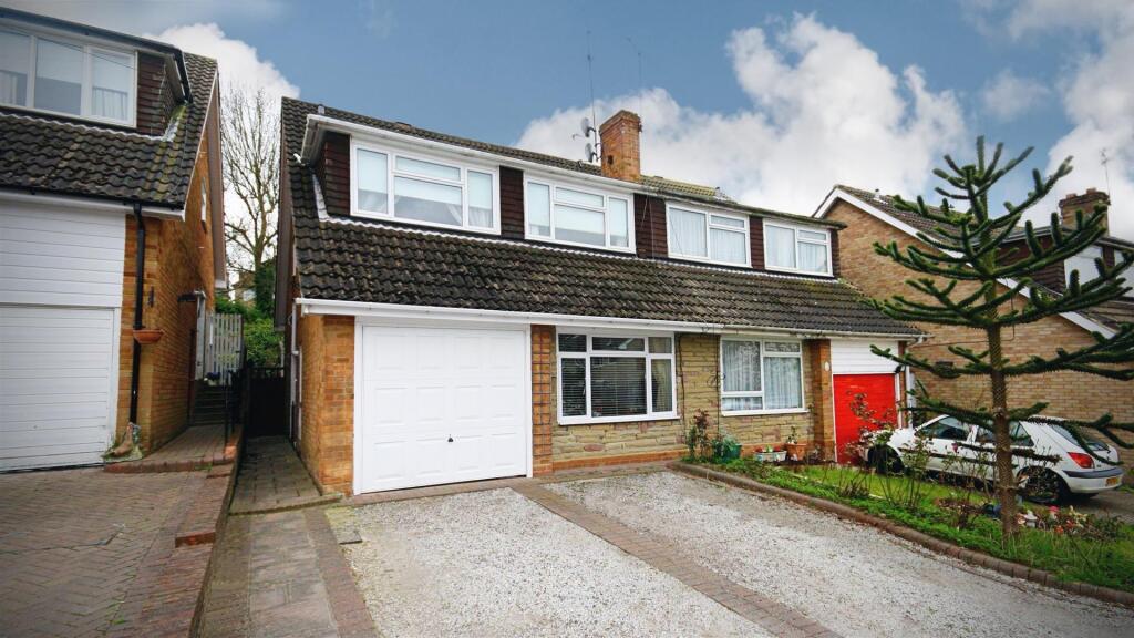 4-bed semi-detached on Vine Way, Brentwood, £475,000