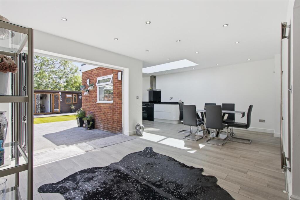 Pooleys Lane, Welham Green photo 2