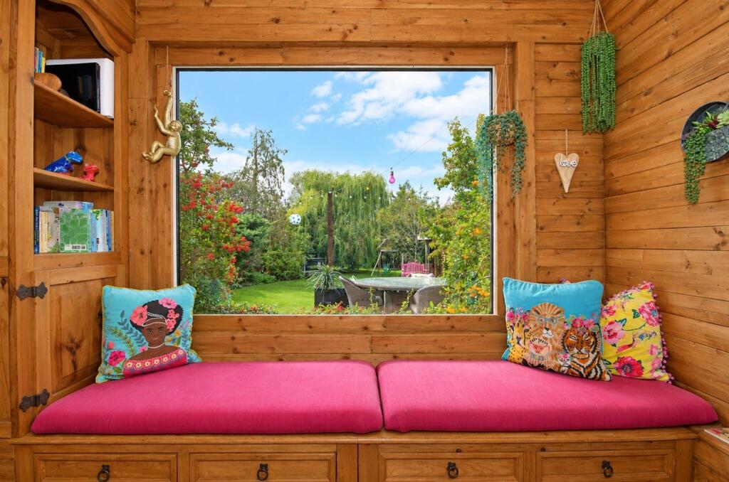 House in Rugby, Warwickshire - View 5