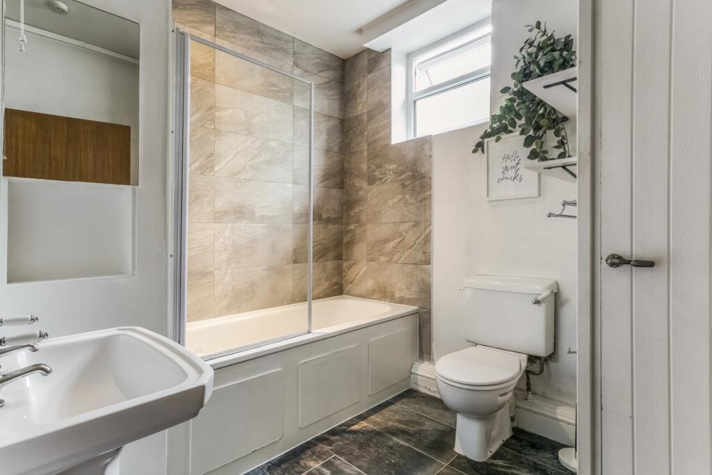 Apartment in Windsor - View 4