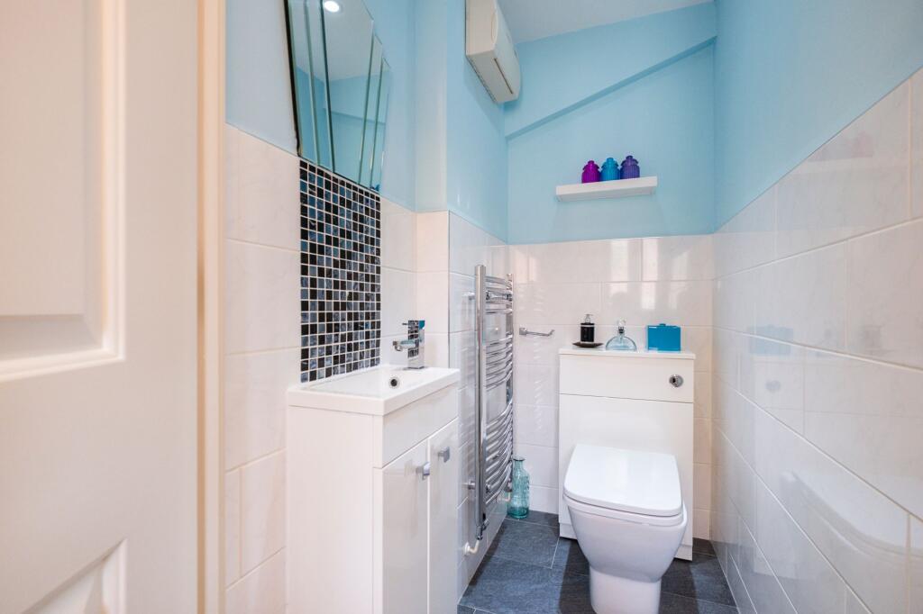 House in Winnersh, Sindlesham - More