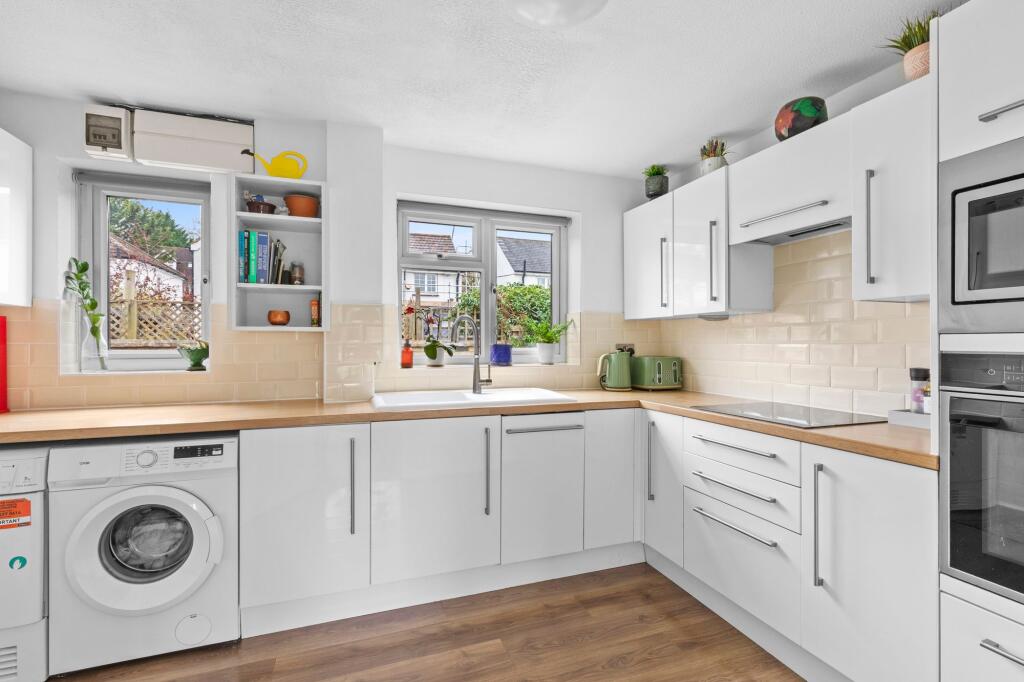 Kingsmead Road, High Wycombe, HP11 photo 4