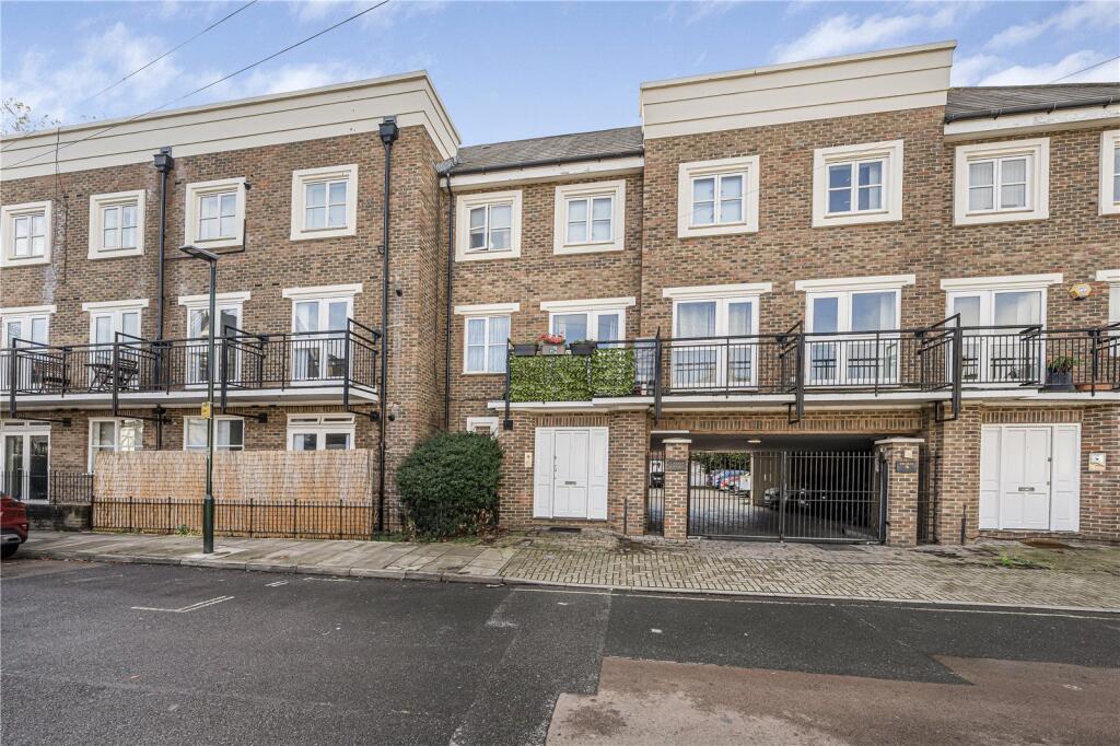 Apartment in Richmond, North Sheen - More