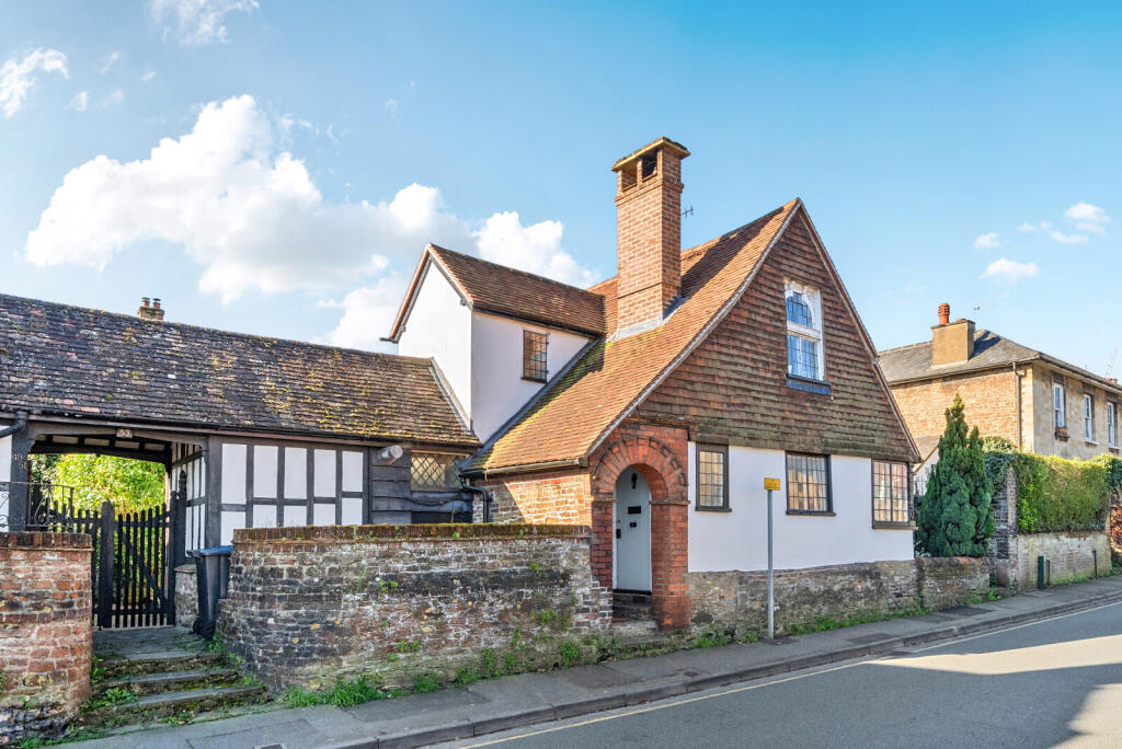Main image of property: Farncombe Street, Godalming, GU7