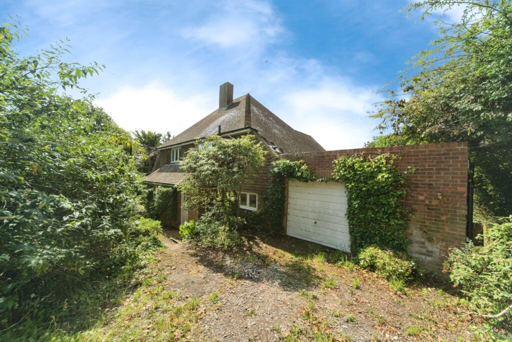 3 bed detached - The Brow, Friston, Eastbourne, East Sussex, BN20 image 3