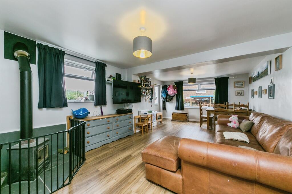 House in East Staffordshire, Uttoxeter - View 5