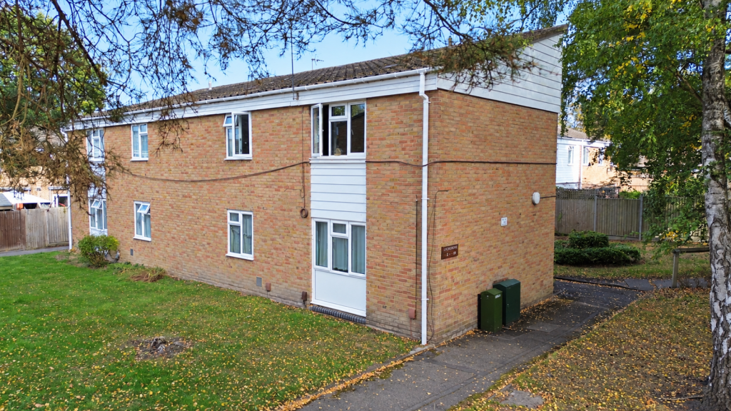 1-bed flat on Ditchling, Bracknell, RG12 7RG, £175,000