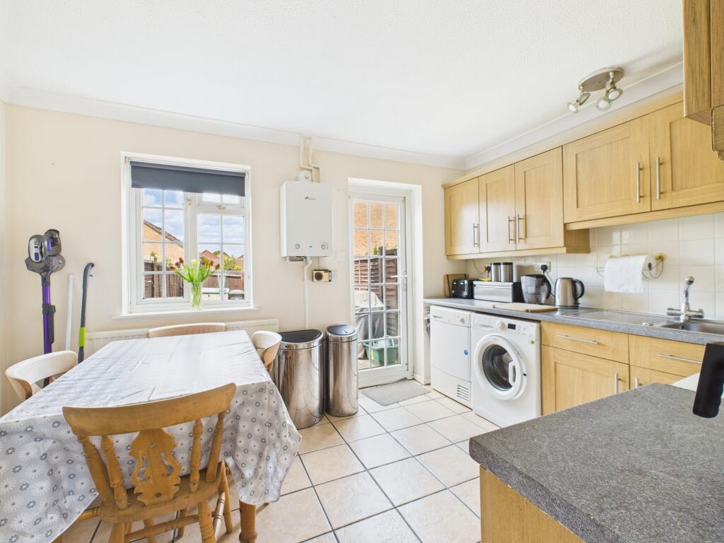 Howard View, Basingstoke, RG22 photo 4