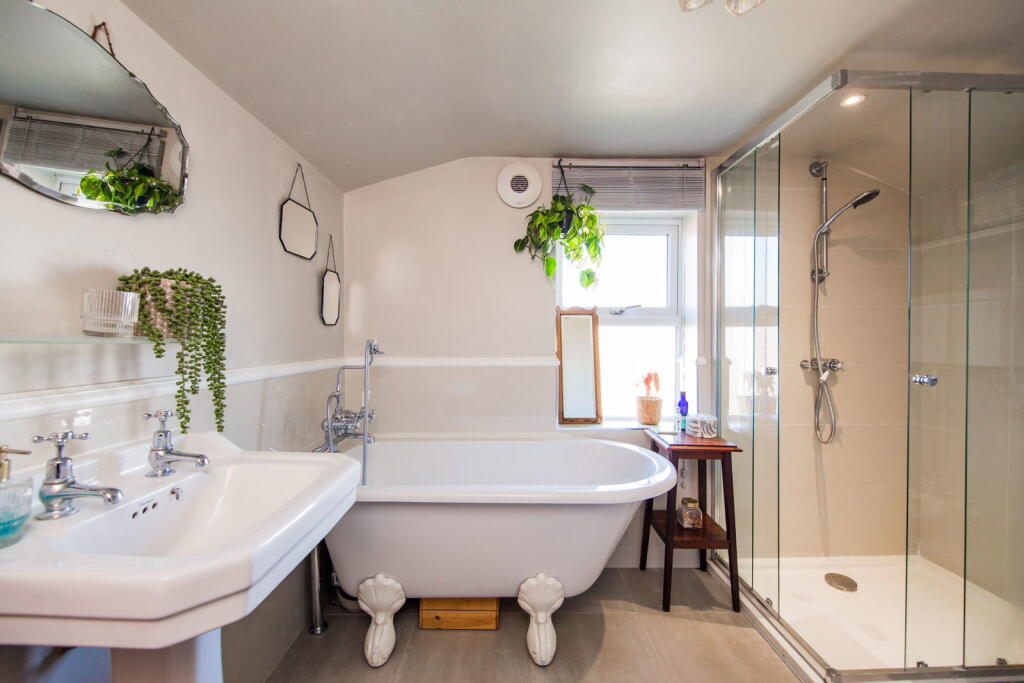 House in Tonbridge - More