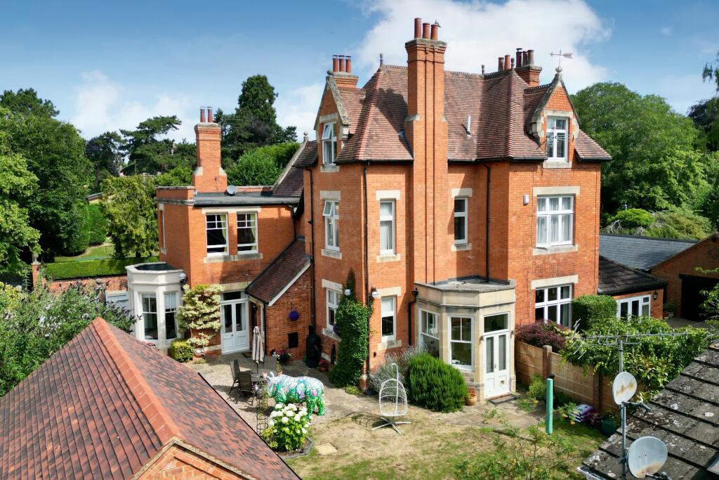Main image of property: The Avenue, Dallington, NN5 7AJ