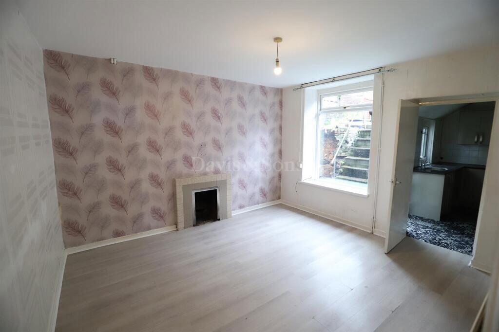 House in West End, Llan-fach, Abercarn - View 3