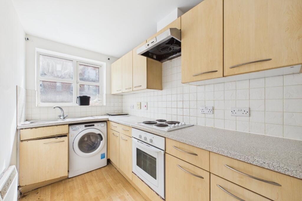 Apartment in Slough - View 2