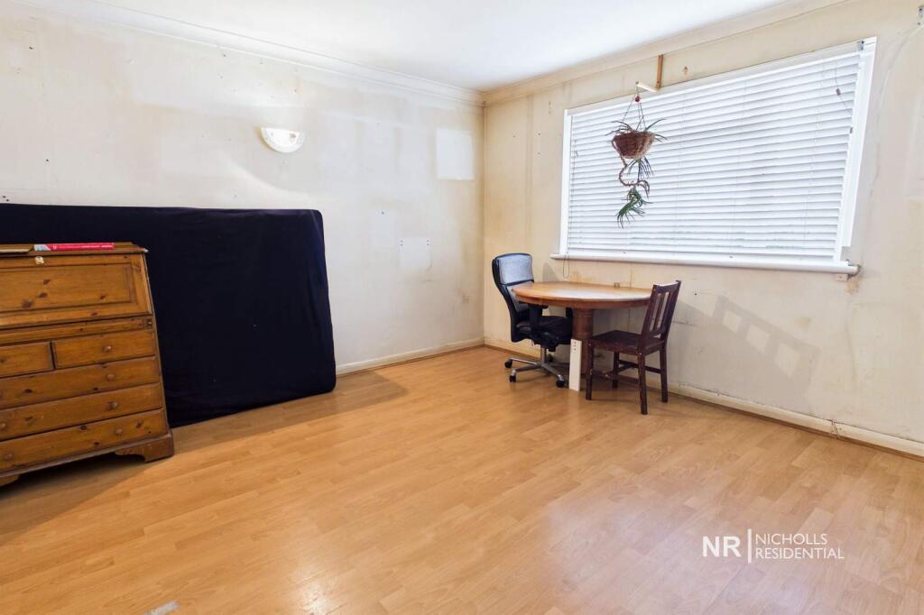 Apartment in Kingston upon Thames - View 3