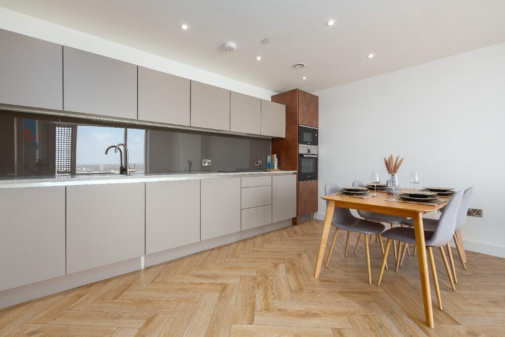 Main image of property: Anaconda cut, 100 Greengate, M3